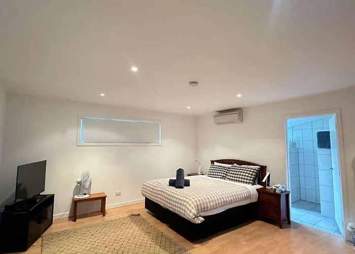 Group Escape In Sleeps 11 Bath & Views Wanaka