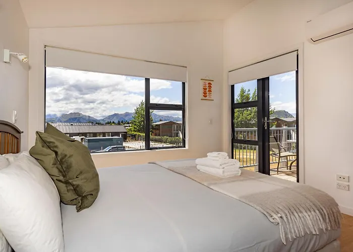 Vakantiehuis Group Escape In Sleeps 11 Bath & Views Wanaka