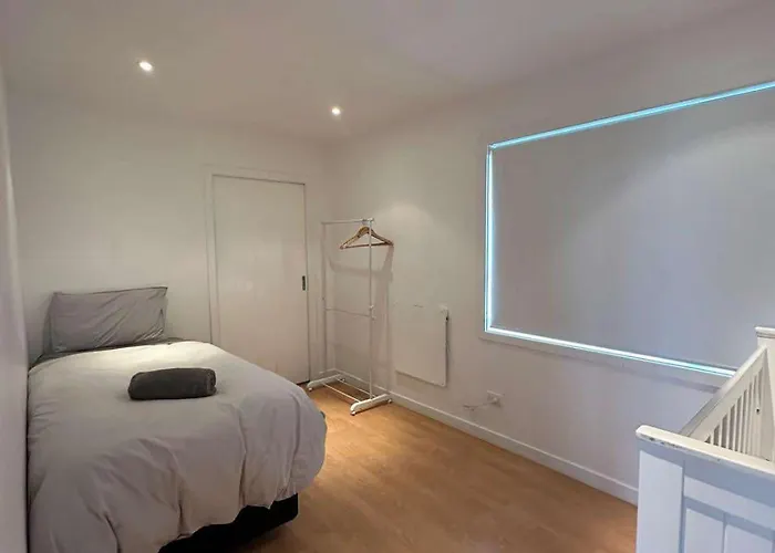 Group Escape In Sleeps 11 Bath & Views
