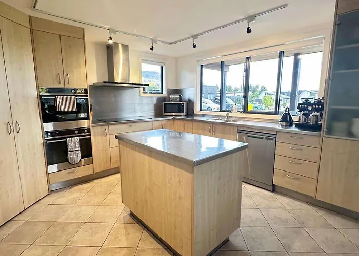 Vakantiehuis Group Escape In Sleeps 11 Bath & Views