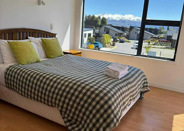 Group Escape In Sleeps 11 Bath & Views