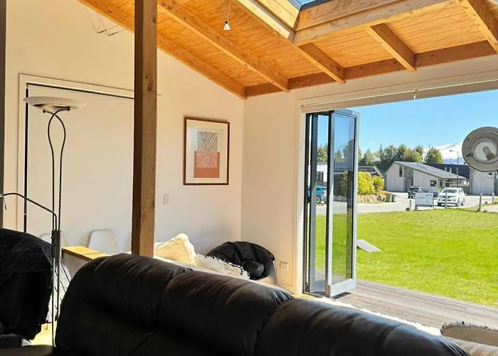 Group Escape In Sleeps 11 Bath & Views * Wanaka