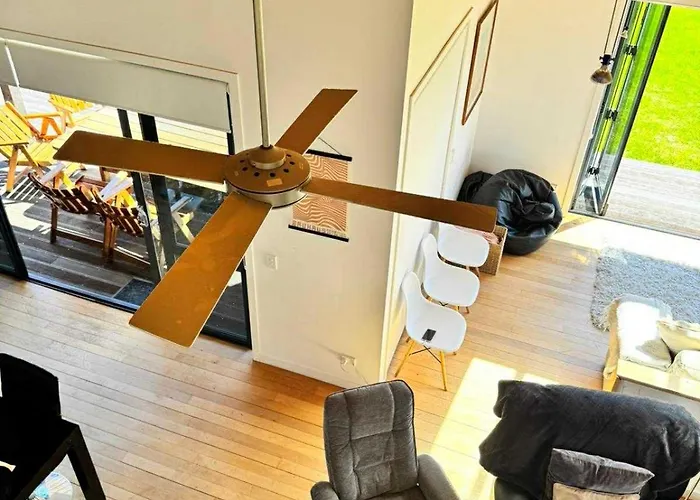 Group Escape In Sleeps 11 Bath & Views * Wanaka