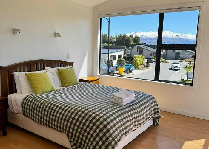 Group Escape In Sleeps 11 Bath & Views Wanaka