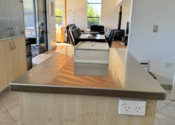 Group Escape In Sleeps 11 Bath & Views Wanaka