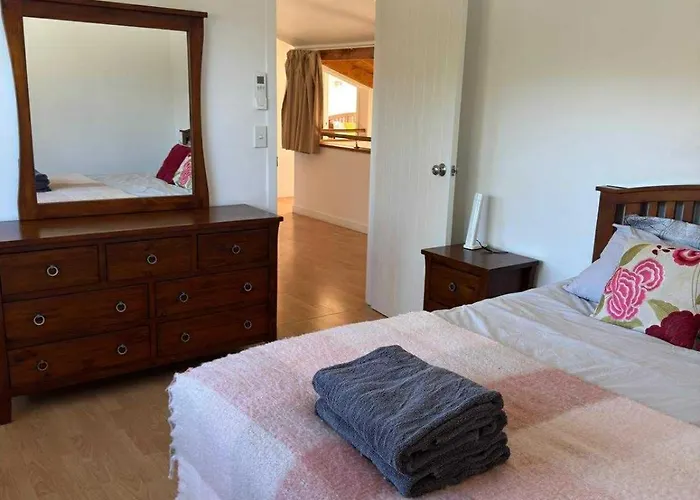 Group Escape In Sleeps 11 Bath & Views Wanaka