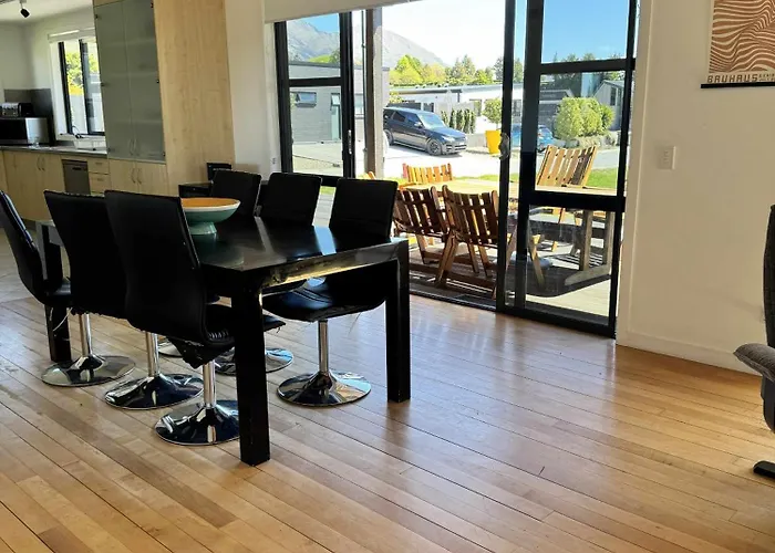 Group Escape In Sleeps 11 Bath & Views Vakantiehuis Wanaka